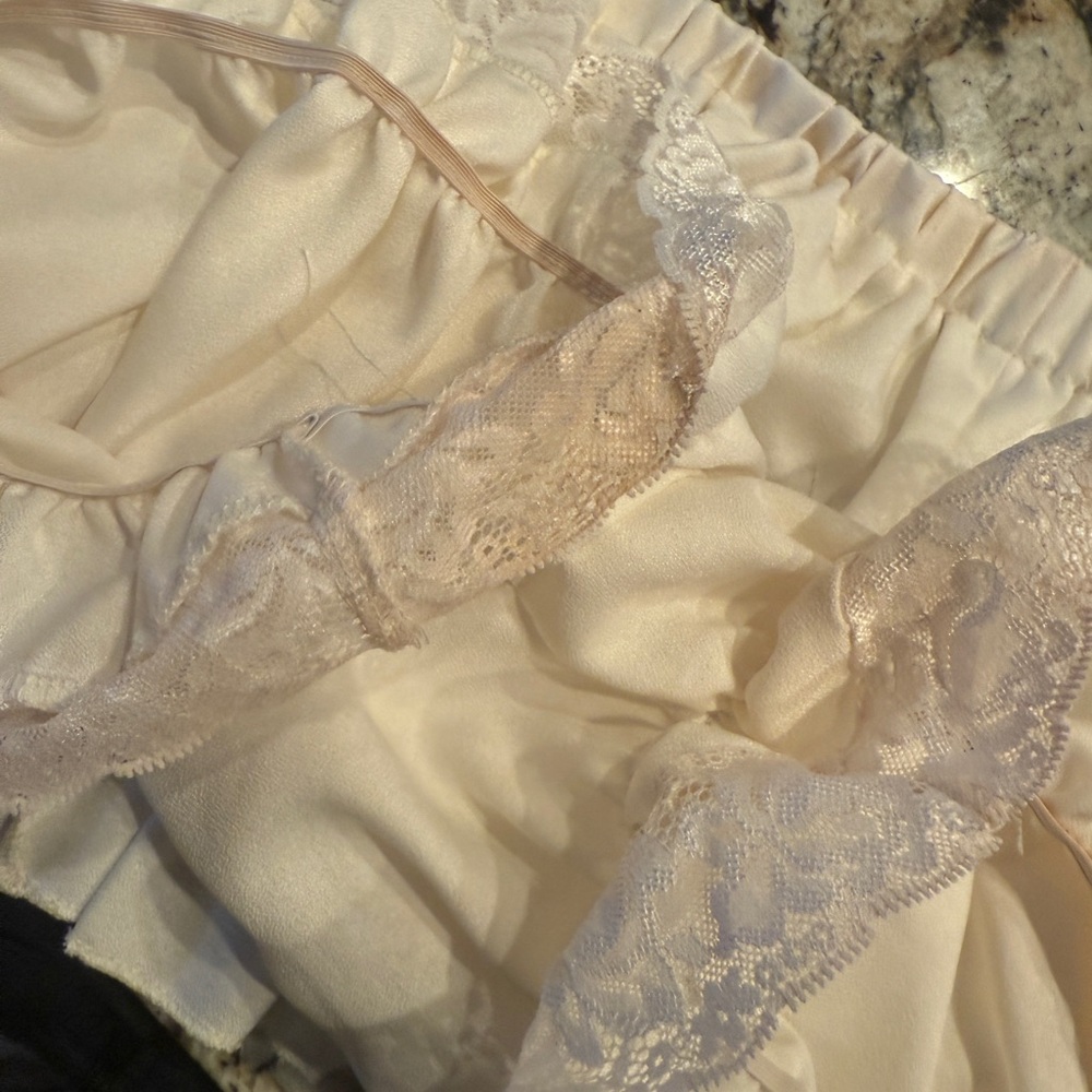 Cream Ruffled Bloomers - Picture 3 of 4